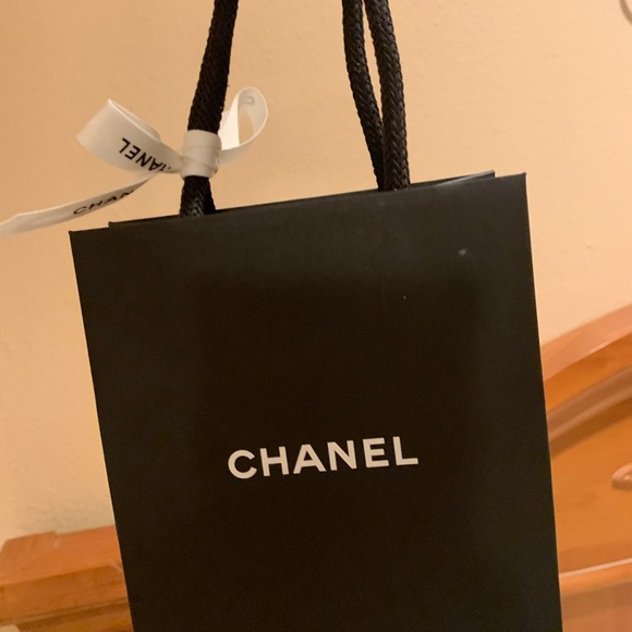 Rare and unique authentic Chanel bag with Chanel print ribbon and flower. - Picture 3 of 4